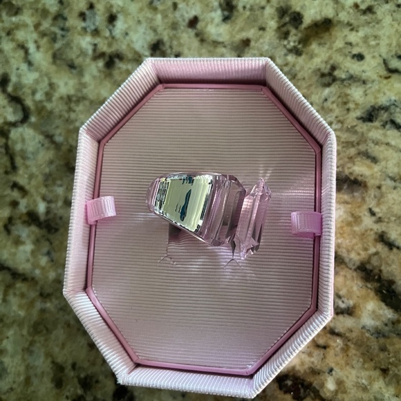 Swarovski Lucent cocktail ring in pink - Picture 3 of 4